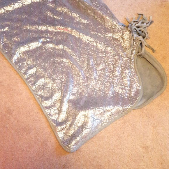 Silver Unicorn Blanket - Picture 2 of 4